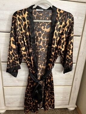 NWOT Leopard Print Satin Kimono Robe with Black Trim!